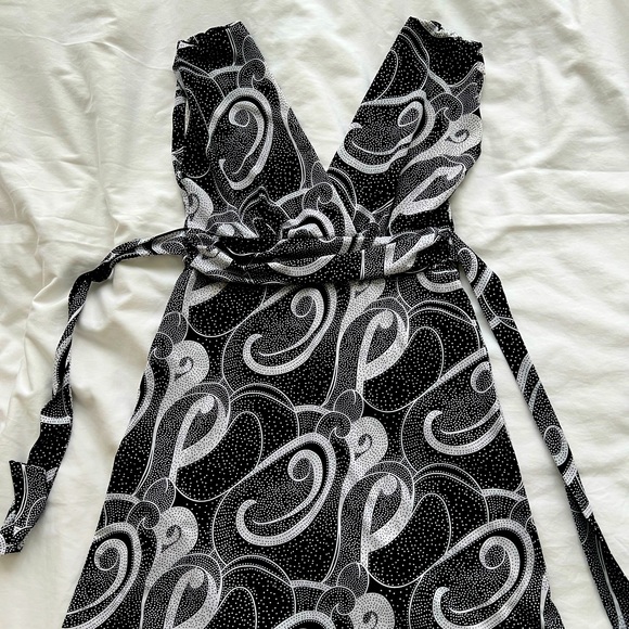 🖤Paisley b&w print low cut sexy evening / summer dress - Picture 6 of 16